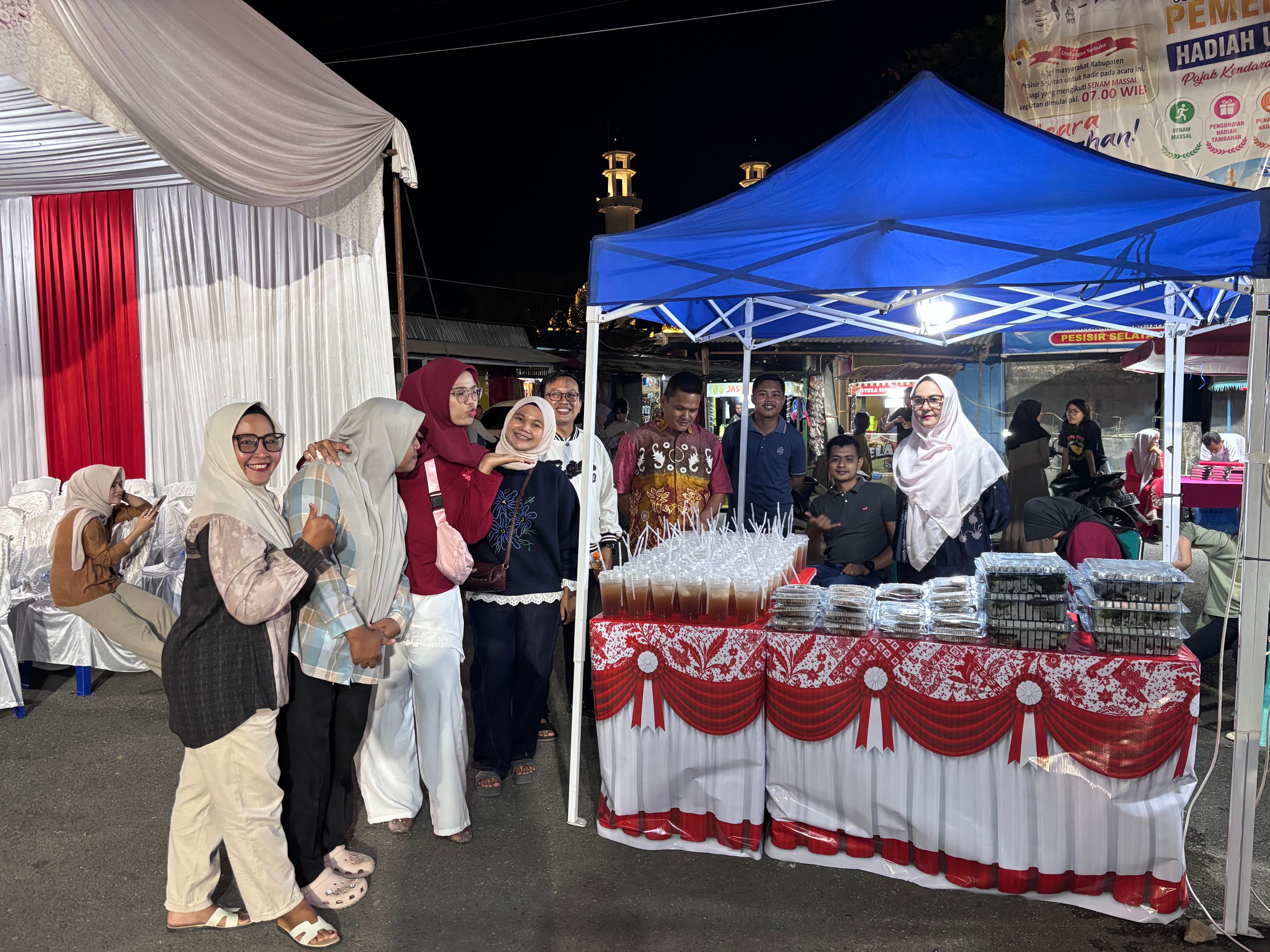 Diskominfo Pessel Meriahkan Malam Resepsi Kenegaraan HUT RI ke-81 dengan Bagikan Snack dan Minuman Gratis